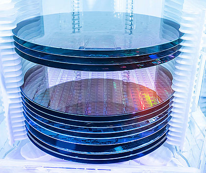 Ozone as AMC (Airborne Molecular Contamination) in semiconductor manufacturing Ozone as AMC (Airborne Molecular Contamination) in semiconductor manufacturing